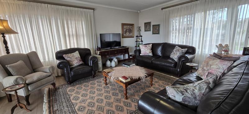 3 Bedroom Property for Sale in Fraaiuitsig Western Cape